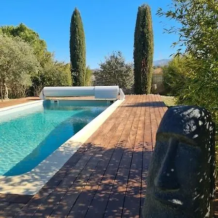 Family First Villa Gargas  Exterior photo